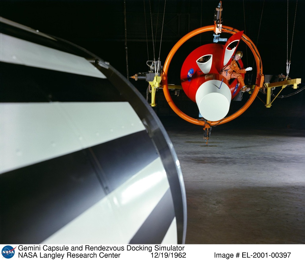 Gemini Capsule and Rendezvous Docking Simulator