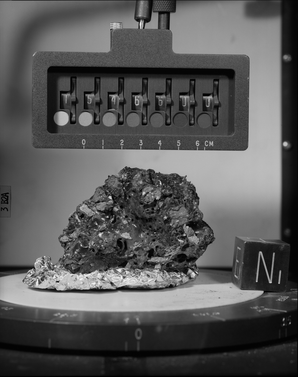 LUNAR SAMPLE - APOLLO 15 ROCK #15466
