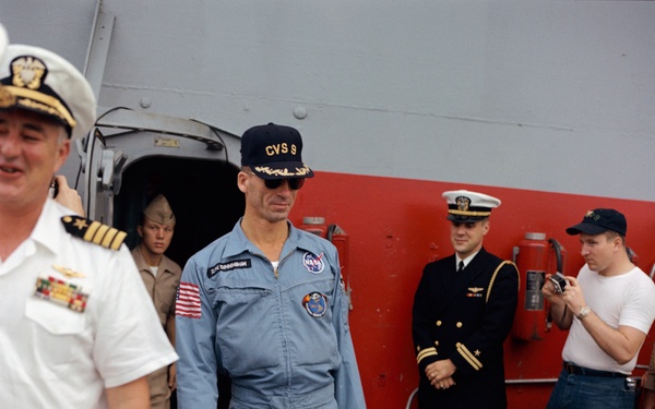 RECOVERY -  APOLLO 7 RECEPTION