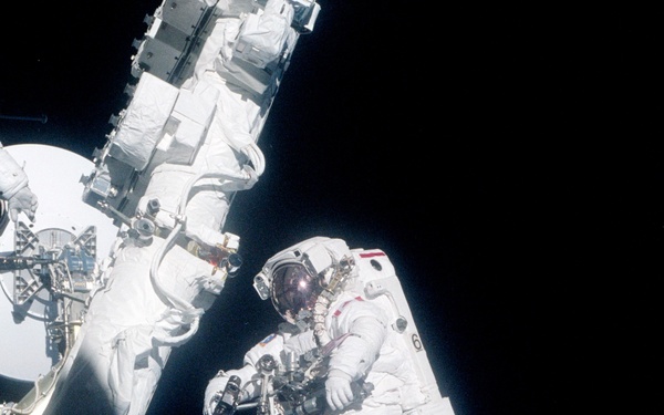 MS Hadfield works on the SSRMS during the first EVA of STS-100