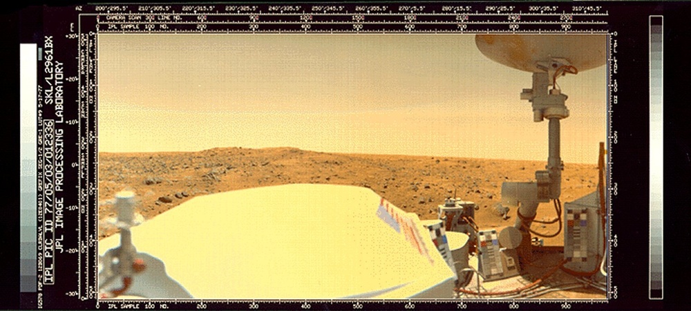 Color view of Chryse Planitia by the Viking 1 Lander