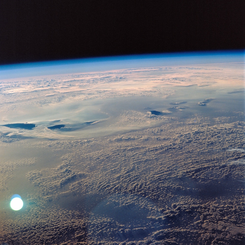 Earth observations of the Hawaiian Islands taken during the STS-97 mission