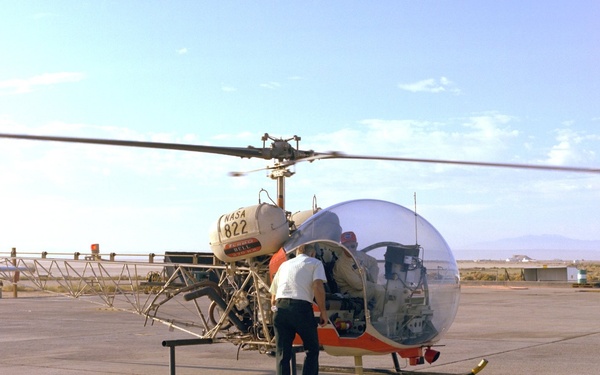 Don Mallick in Bell 47 #822 (N822NA)