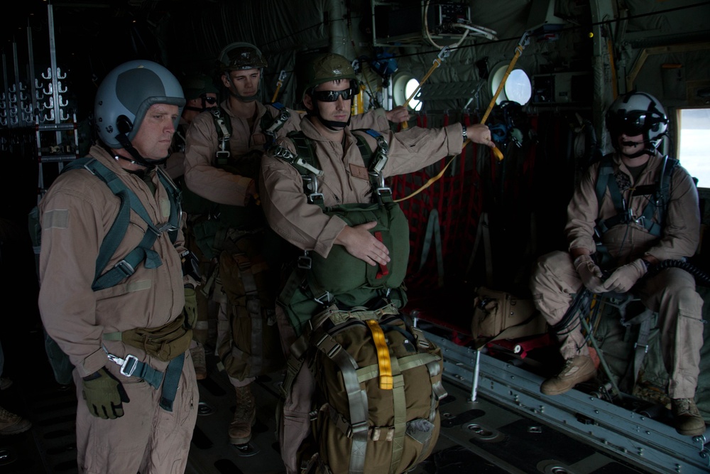 Sunday skydive: Wing Marines send MARSOC soaring into Midwest
