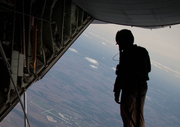 Sunday skydive: Wing Marines send MARSOC soaring into Midwest