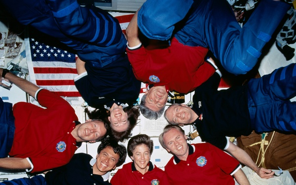 STS-91 onboard crew portraits