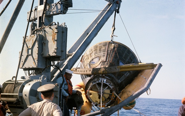 GEMINI-TITAN-8 - RECOVERY - S/C HOISTED ABOARD