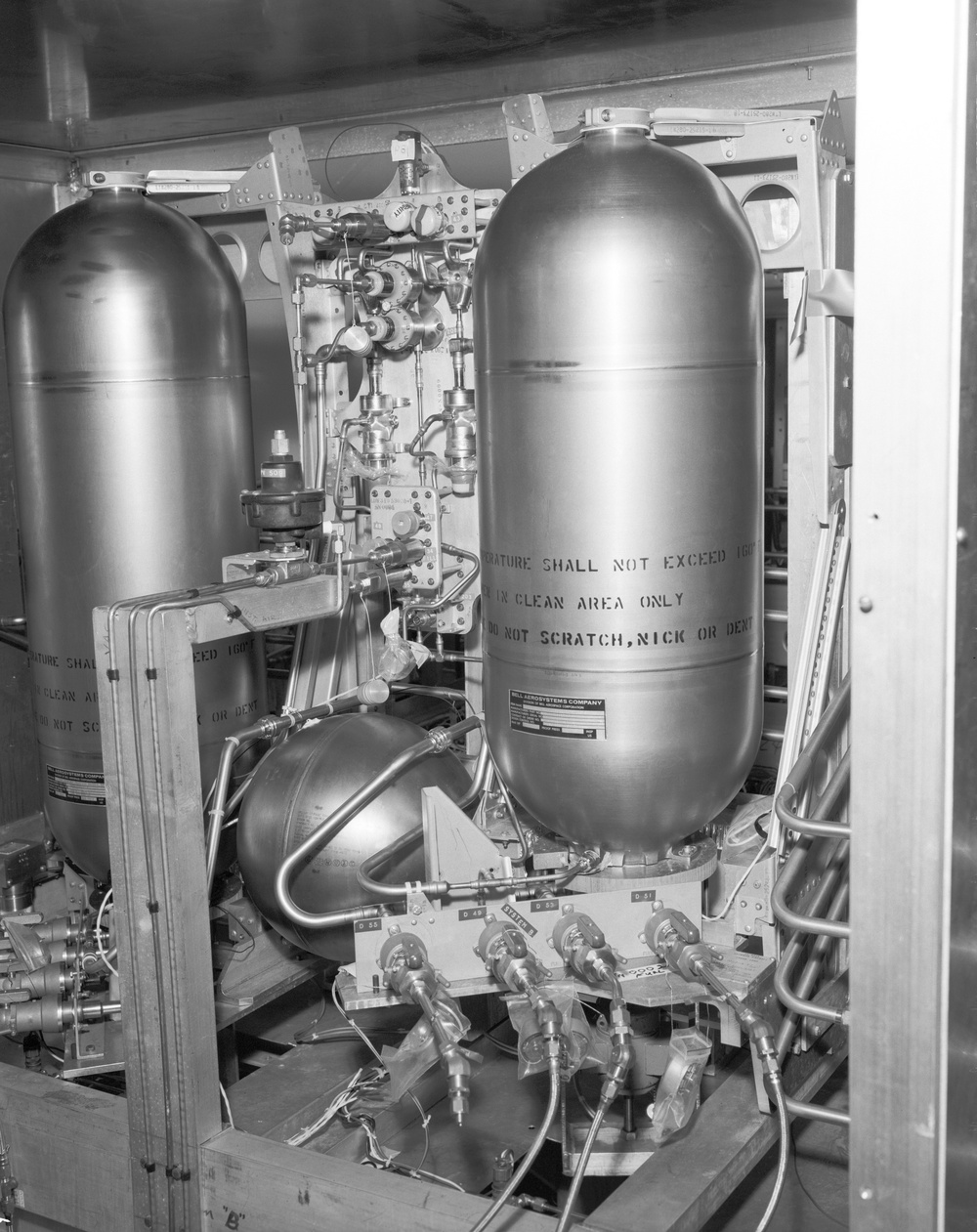 LM RCS SUB SYSTEM IN ALTITUDE CHAMBER AT BUILDING 353 TEST #2T404