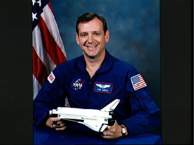 Official portrait of 1987 astronaut candidate Thomas D. Akers