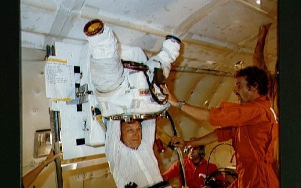 Spacsuit donning and doffing in zero-g training for Story Musgrave STS-6