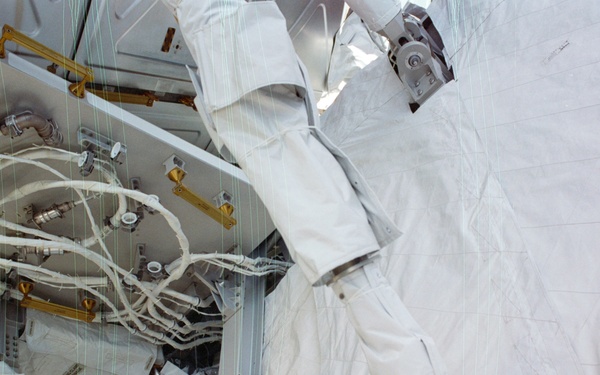 View of the aft avionics tray between the Z1 and S0 Trusses taken during the fourth EVA of STS-110