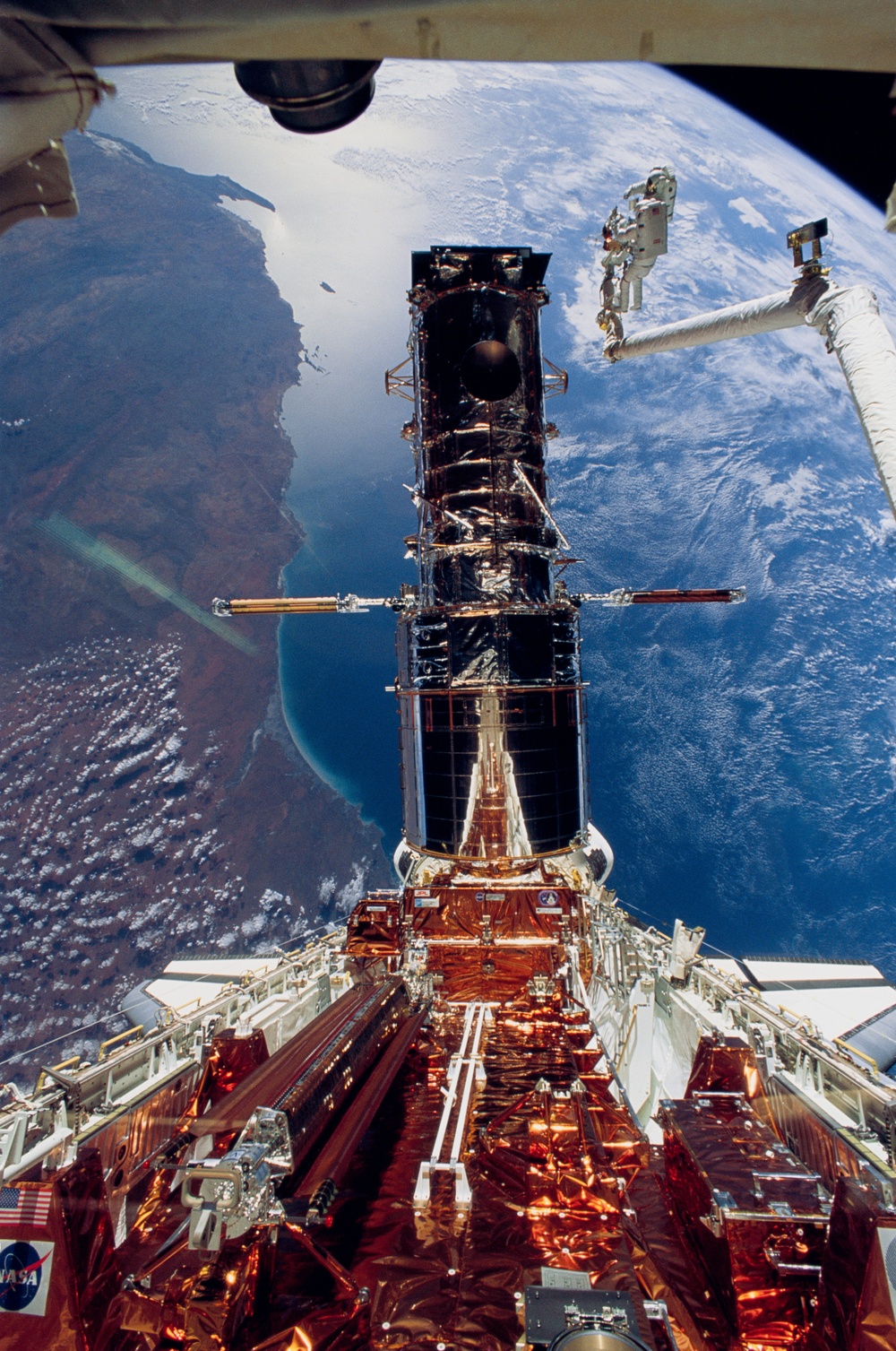Astronauts Musgrave and Hoffman during final STS-61 EVA