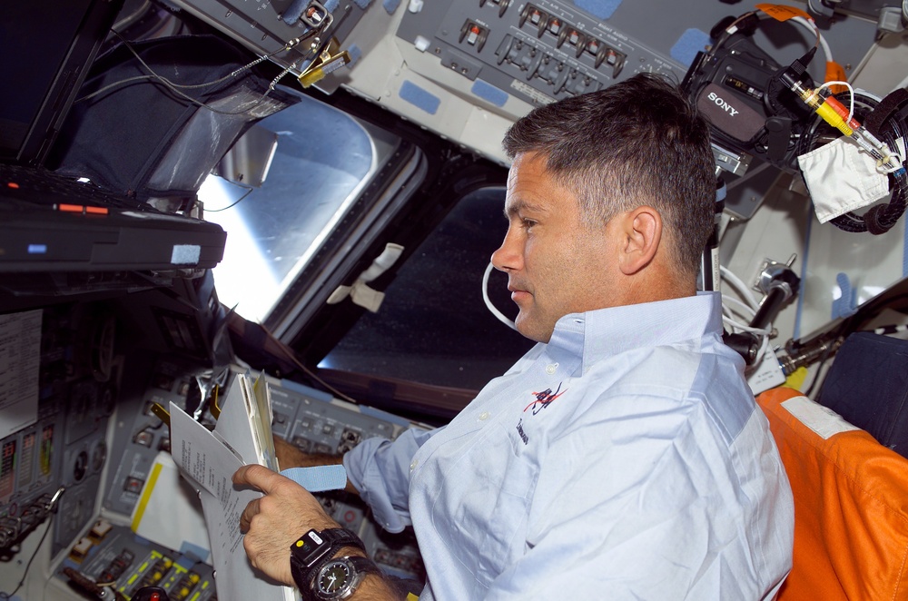 Pilot Lockhart works on the FD during STS-113