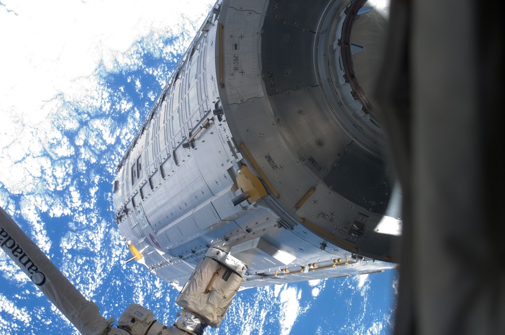 Kibo transfer during EVA 1