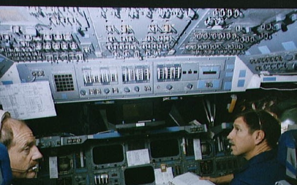 STS-26 crew on fixed based (FB) shuttle mission simulator (SMS) flight deck