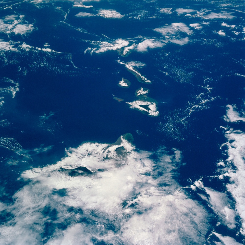 The Hawaiian Island chain taken from Atlantis during STS-106