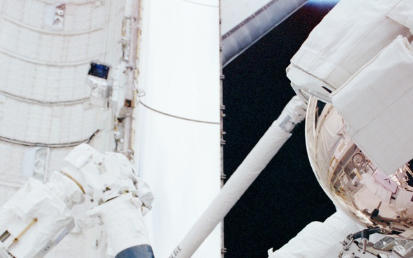 MS Parazynski secures the DCSU on Destiny with a PGT during the second EVA of STS-100