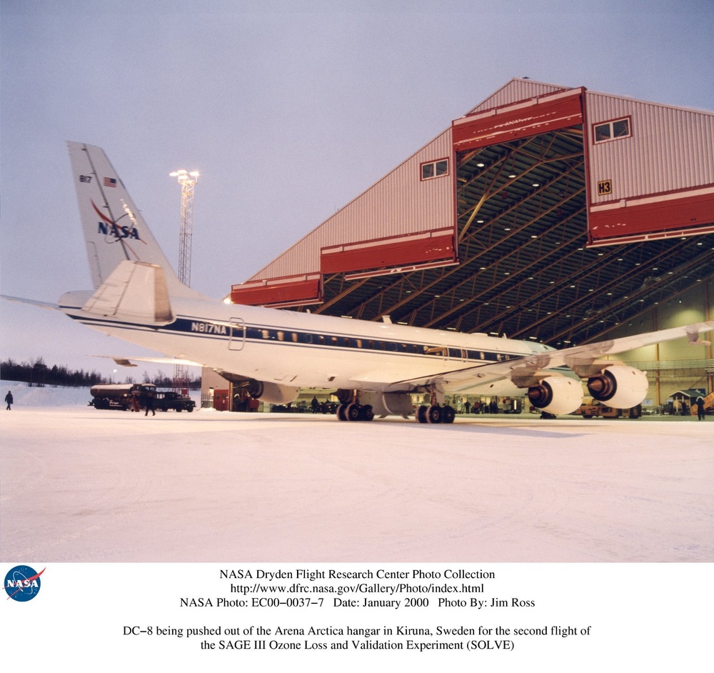 DC-8 being pushed out of the Arena Arctica hangar in Kiruna, Sweden for the second flight of the SAG