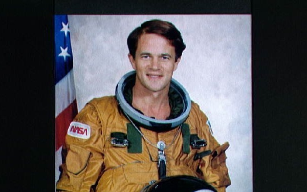 Offical portrait of Astronaut Joe Allen