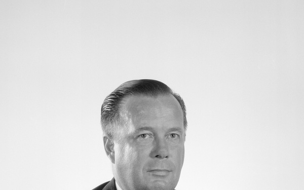 PORTRAIT MR. WESLEY MESSING MON