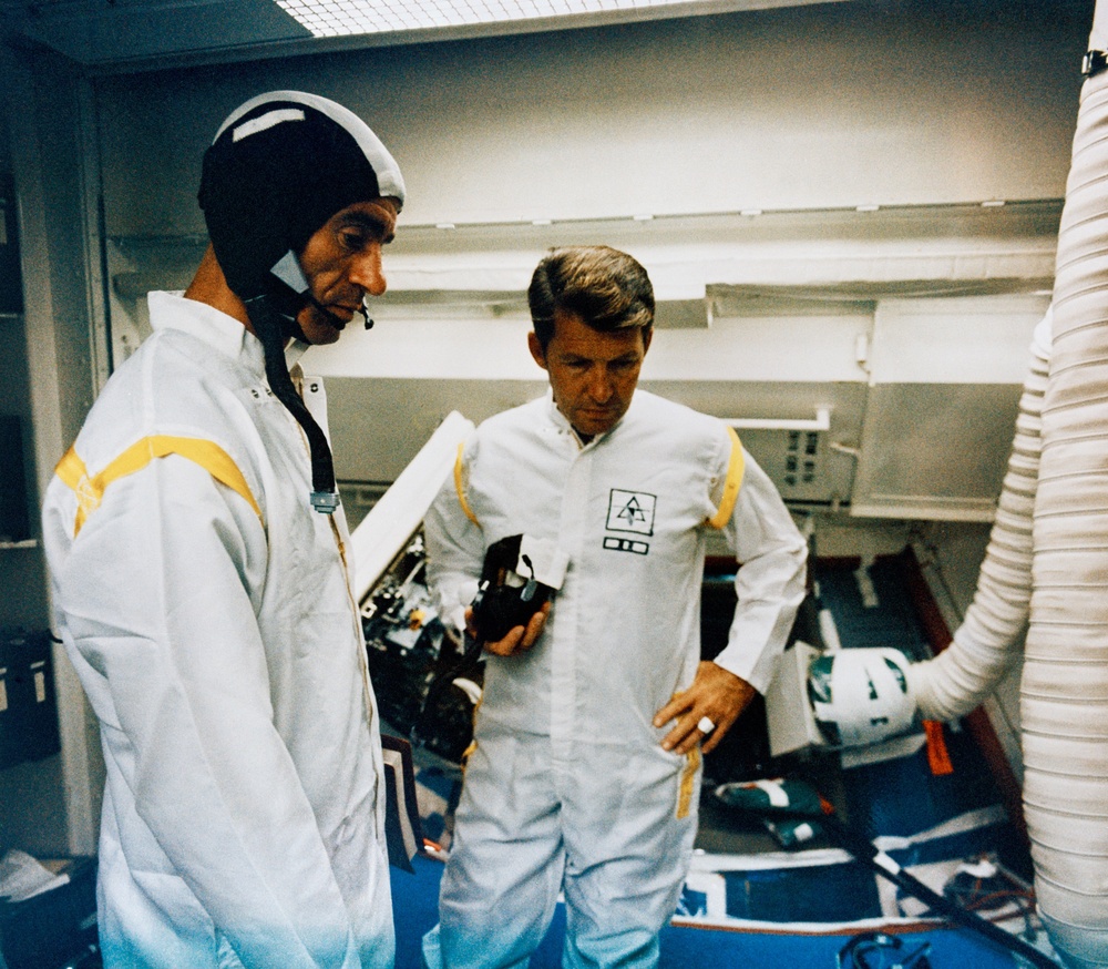 PRELAUNCH -  APOLLO VII PLUGS-OUT - KSC