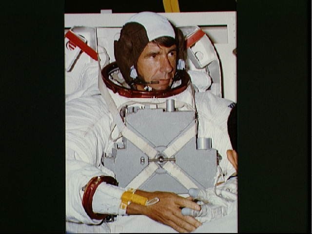 EVA training in the WETF for STS-5 crewmen
