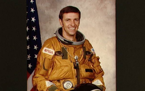 Offical portrait of Astronaut Joe Engle