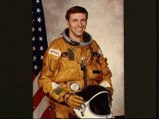 Offical portrait of Astronaut Joe Engle