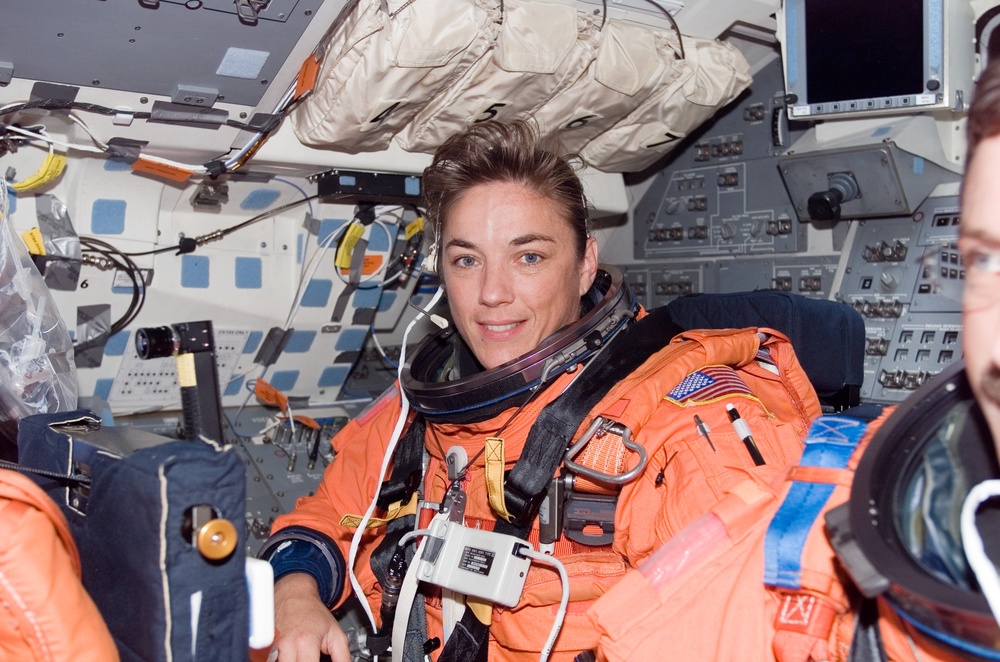 STS-115 MS Stefanyshyn-Piper in the aft FD on Space Shuttle Atlantis prior to entry