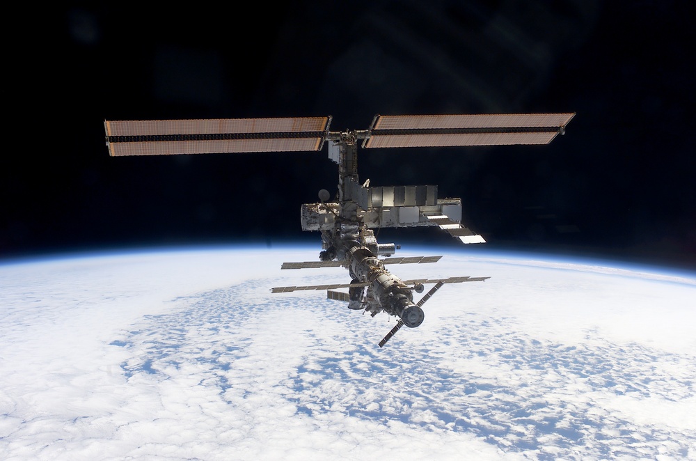 Flyaround view of ISS zenith aft and port sides