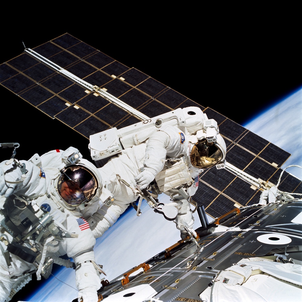 Views taken during third EVA of the STS-88 mission