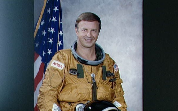 Offical portrait of Astronaut Paul Weitz