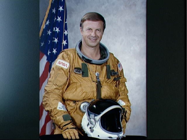 Offical portrait of Astronaut Paul Weitz