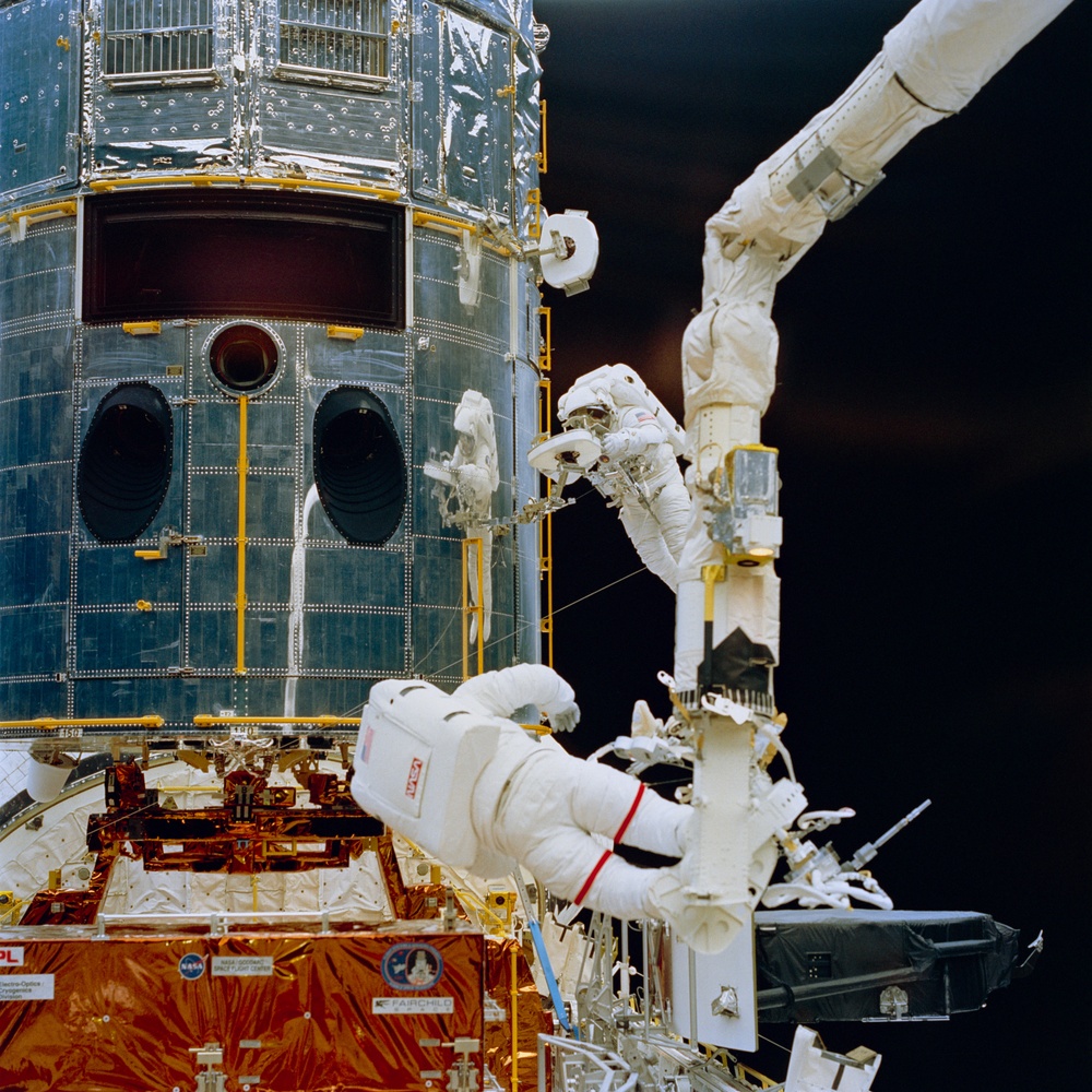 Various views of the 4th EVA to repair the HST