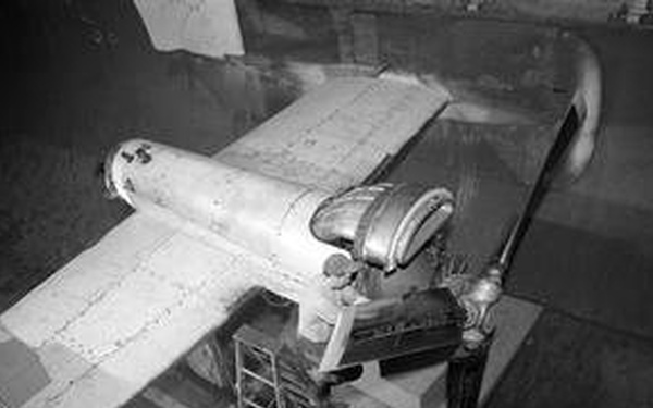 T-38 TURBOPROP ENGINE INSTALLATION IN THE ALTITUDE WIND TUNNEL AWT