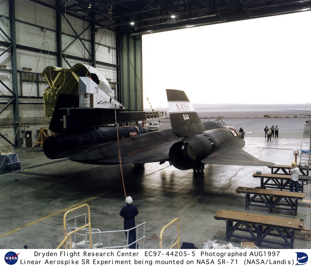 LASRE pod being mated to SR-71