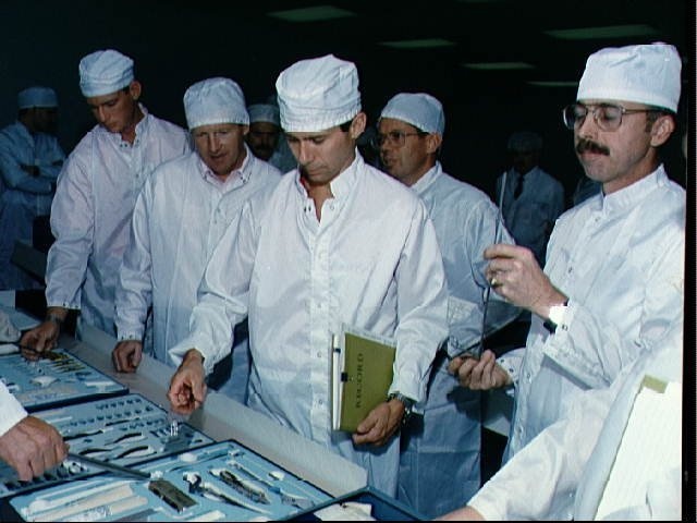 STS-28 Columbia, OV-102, crewmembers participate in FEPF bench review