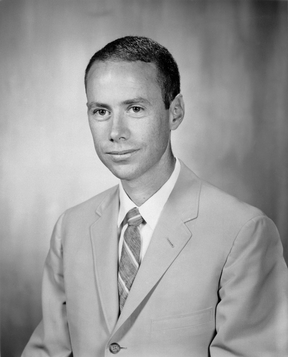 HOLMQUEST, DONALD L., ASTRONAUT - PORTRAIT