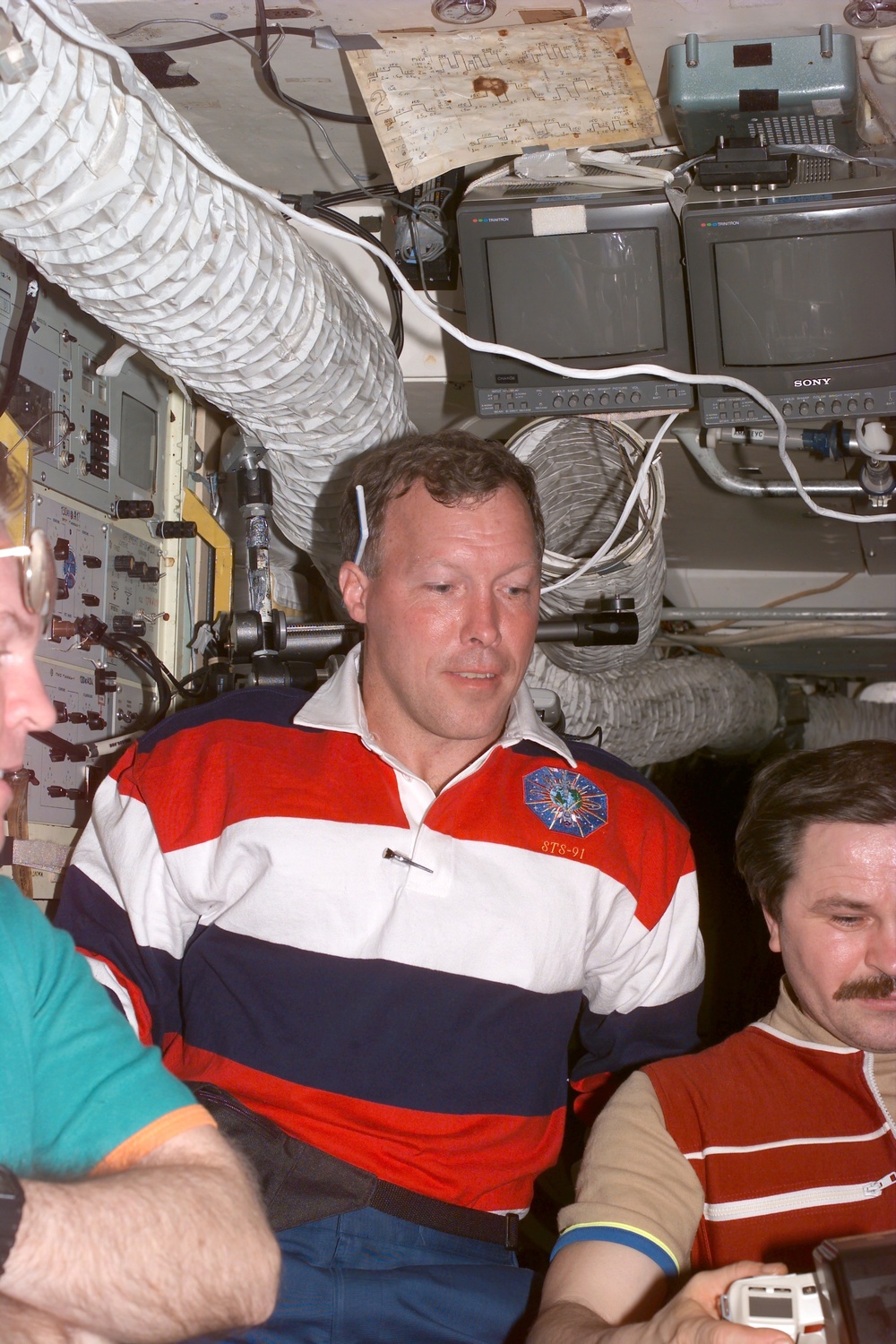 Crewmember activity in the Mir Space Station