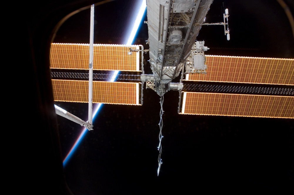 Blurred view of P6 truss during EVA 1