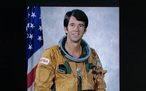 Offical portrait of Astronaut Bill Lenoir