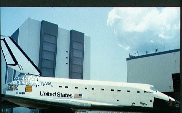 STS-33 Discovery, OV-103, is moved to KSC Orbiter Processing Facility