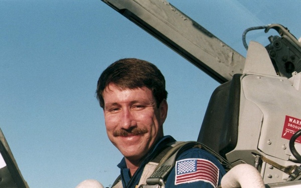 STS-73 Pilot Kent V. Rominger arrives at SLF