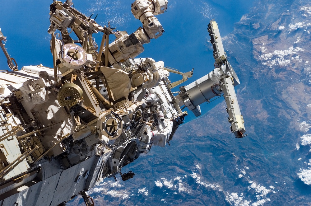 MacLean and Burbank performing second EVA spacewalk