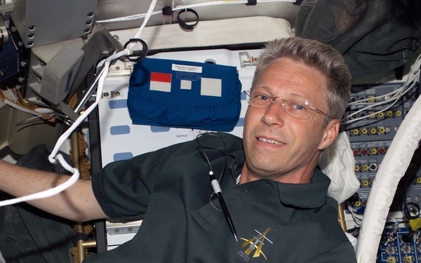 Reiter smiles at camera in the MDK during STS-121