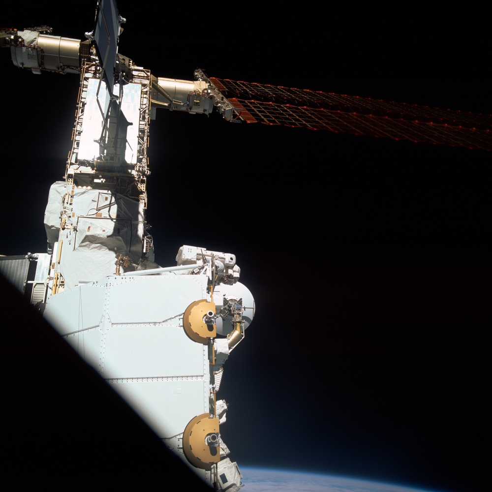 MS Parazynski works on the SSRMS from the SLP during an EVA for STS-100