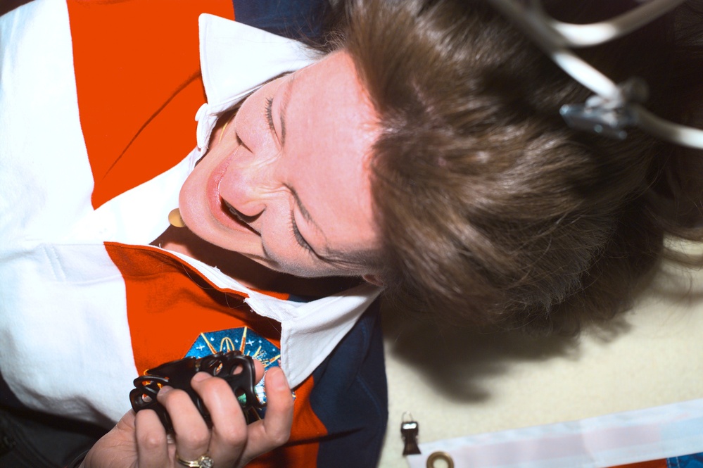 Crewmember activity in the Mir Space Station