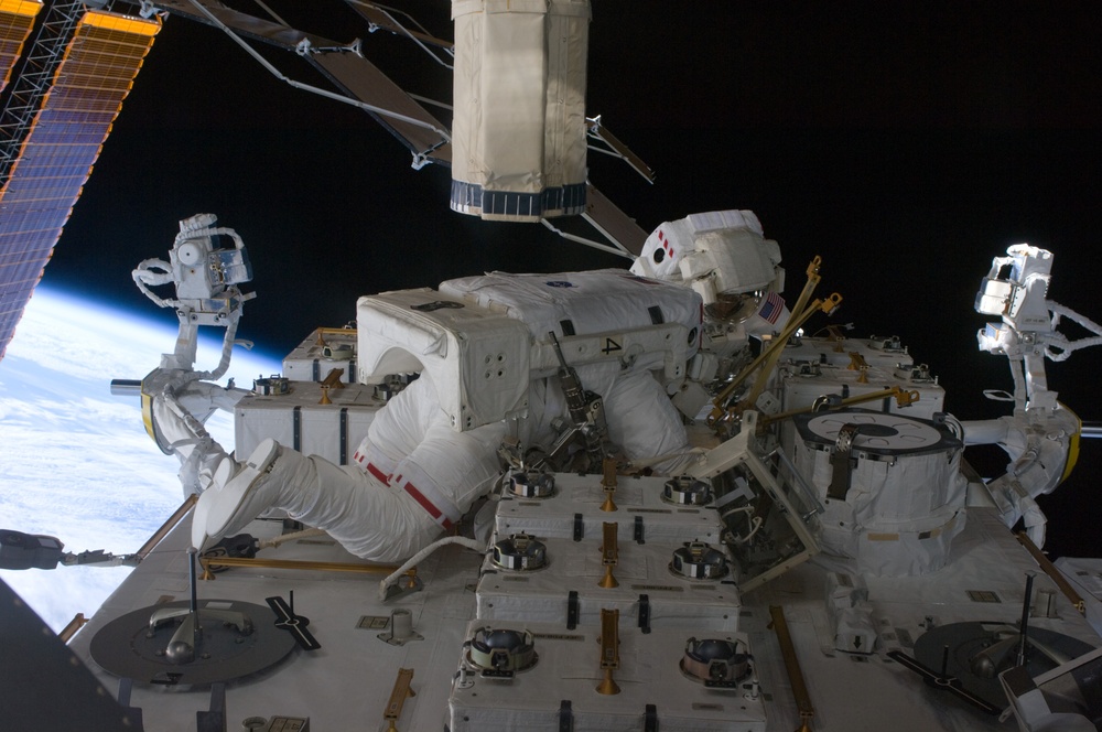 Cassidy and Marshburn during EVA-5