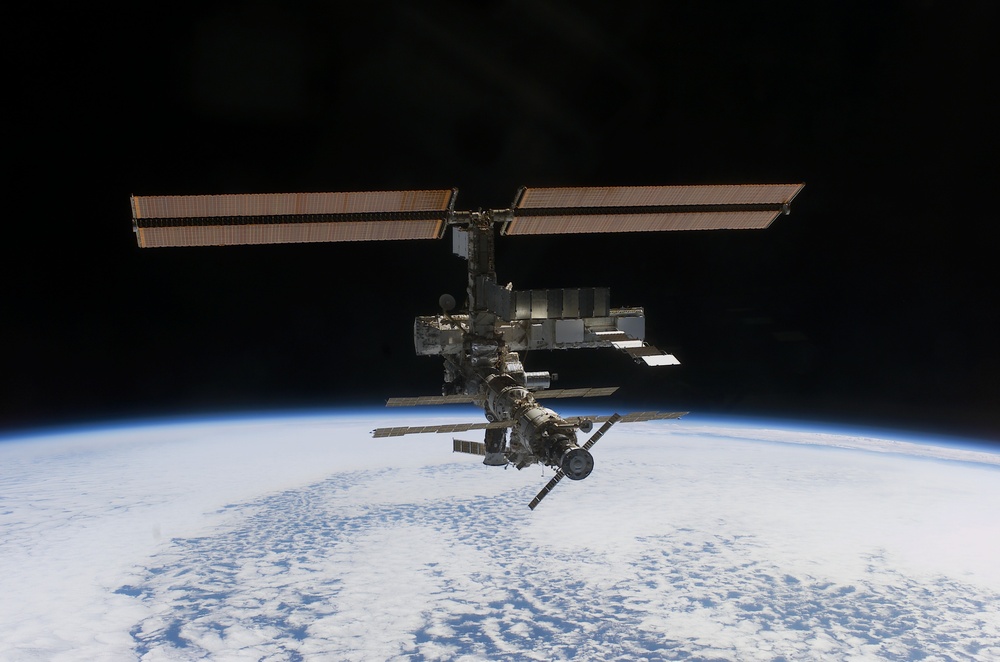 Flyaround view of ISS zenith aft and port sides