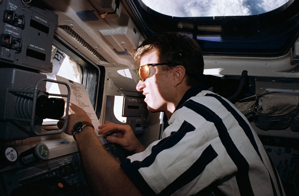 Crew activity in the flight deck during first EVA of STS-72